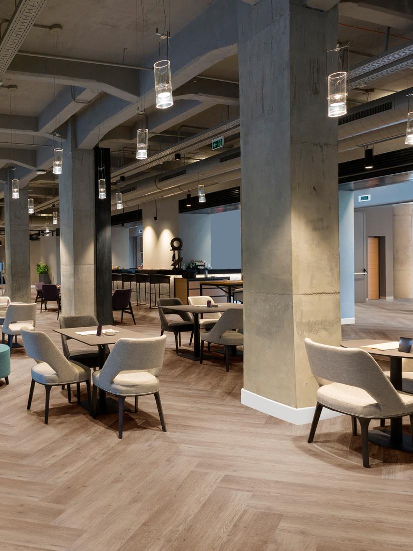 Ambiente comercial com piso Tarkett Ambienta